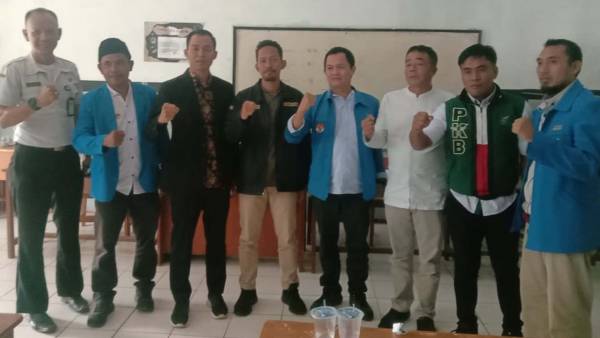 Anggota DPRD Andri Hidayana menuturkan penataan akan dilakukan pada lapang sepakbola dan voli yang tersebar di sejumlah lokasi di Kabupaten Sukabumi.