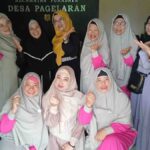 Anggota Komisi IV DPRD Kabupaten Sukabumi Fraksi PKS Ai Sri Mulyati (busana hitam)