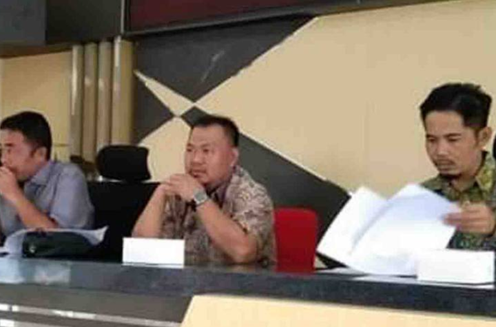Komisi I DPRD Kabupaten Sukabumi rapat kerja dengan 47 camat di aula kantor BKPSDM di Cicantayan, Kabupaten Sukabumi, pada Rabu, 18 Januari 2023.