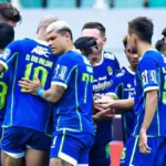 Persib Bandung masih bisa untuk menjuarai Liga 1 musim 2022/23 meski peluangnya sangat kecil | Foto: Instagram/@persib