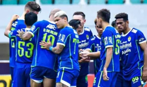 Persib Bandung masih bisa untuk menjuarai Liga 1 musim 2022/23 meski peluangnya sangat kecil | Foto: Instagram/@persib